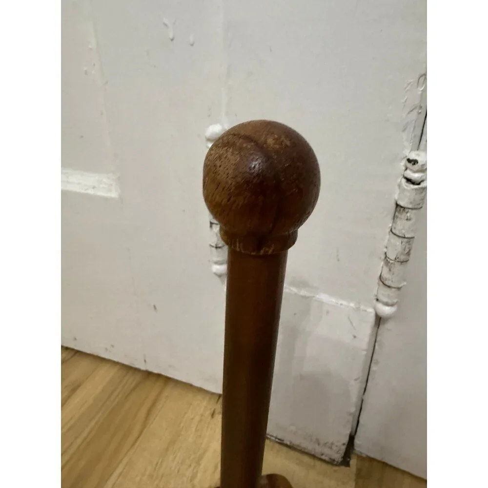 Threshold wooden paper towel holder